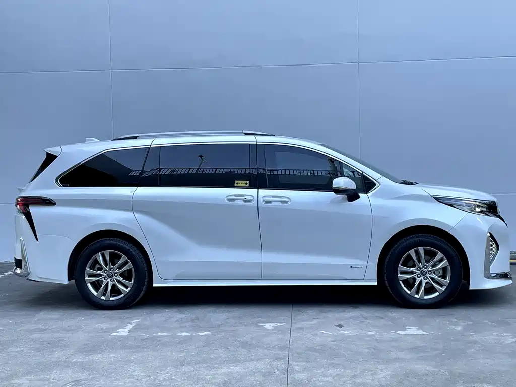 Toyota Sienna 2024 — фото 35