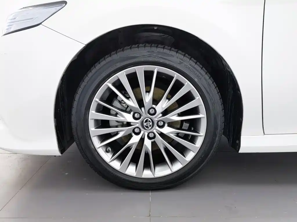 Toyota Camry 2020 — фото 17