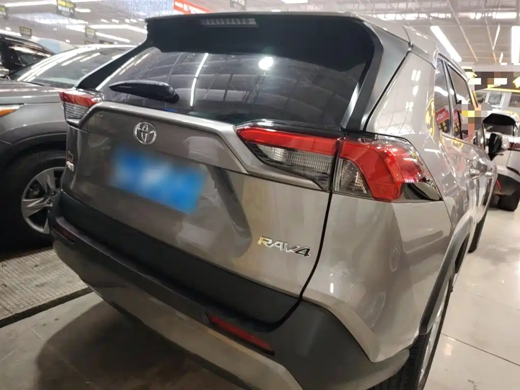 Toyota RAV4 2020 — фото 5
