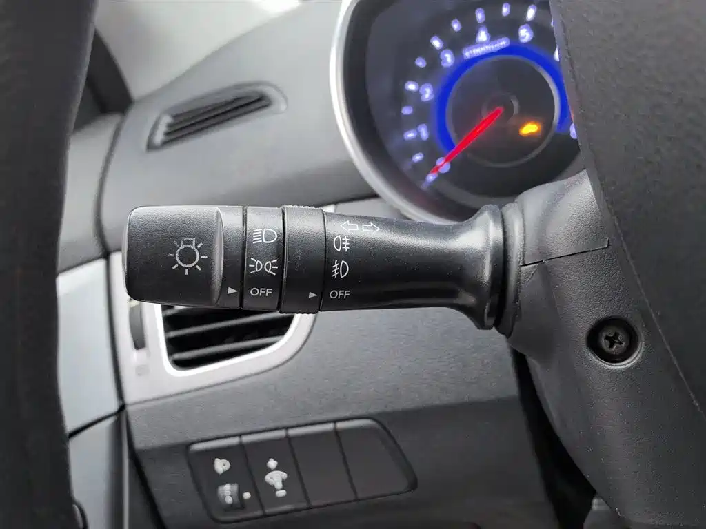 Hyundai Elantra Langdong 2017 — фото 21