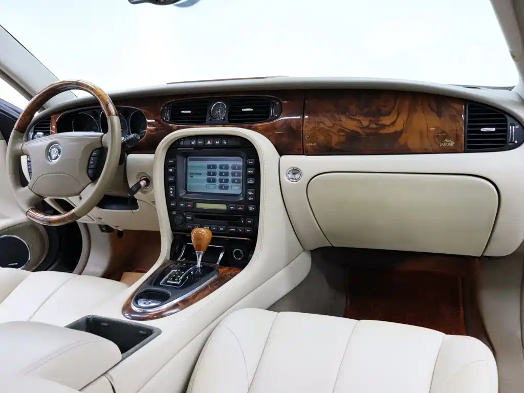 Jaguar XJ 2005 — фото 21