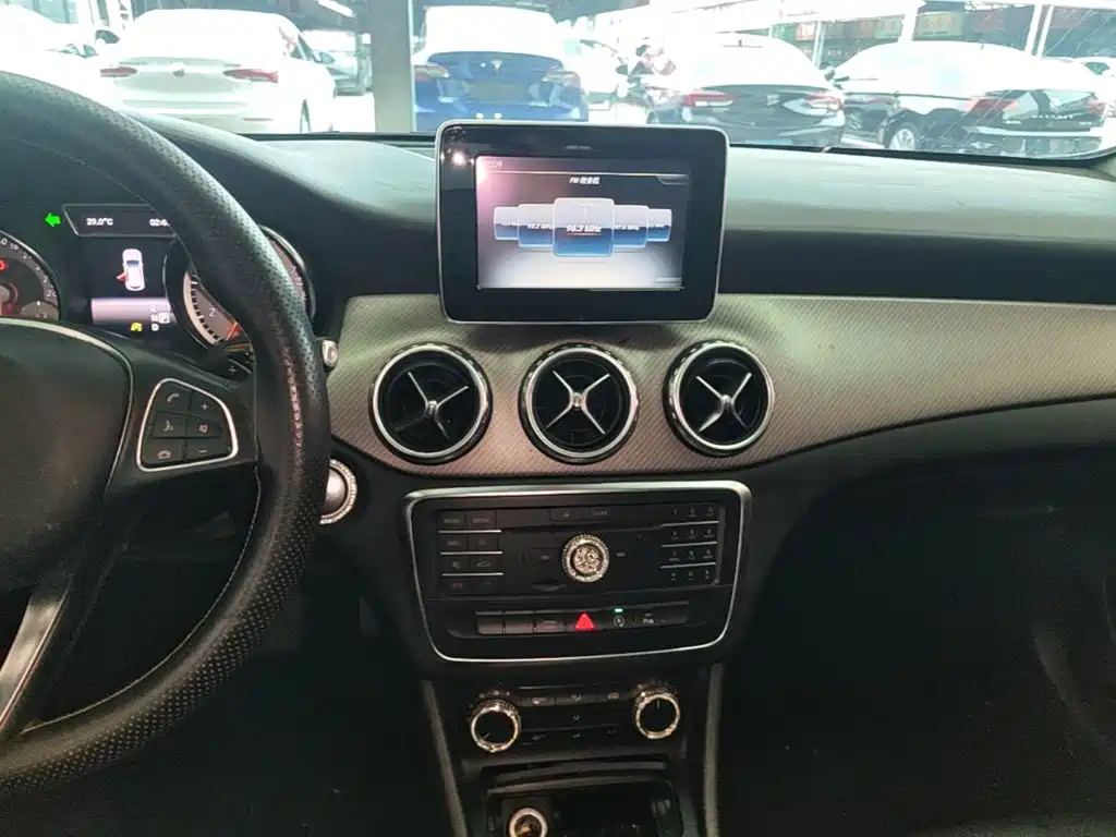 Mercedes-Benz GLA 2017 — фото 13