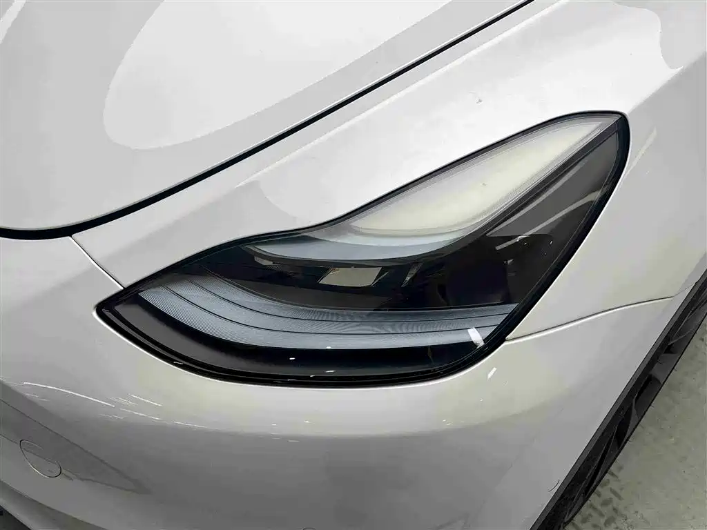 Tesla Model Y 2024 — фото 15