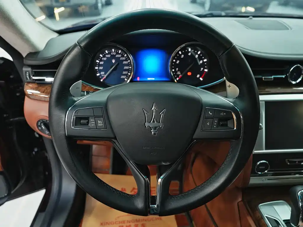 Maserati Quattroporte 2016 — фото 20