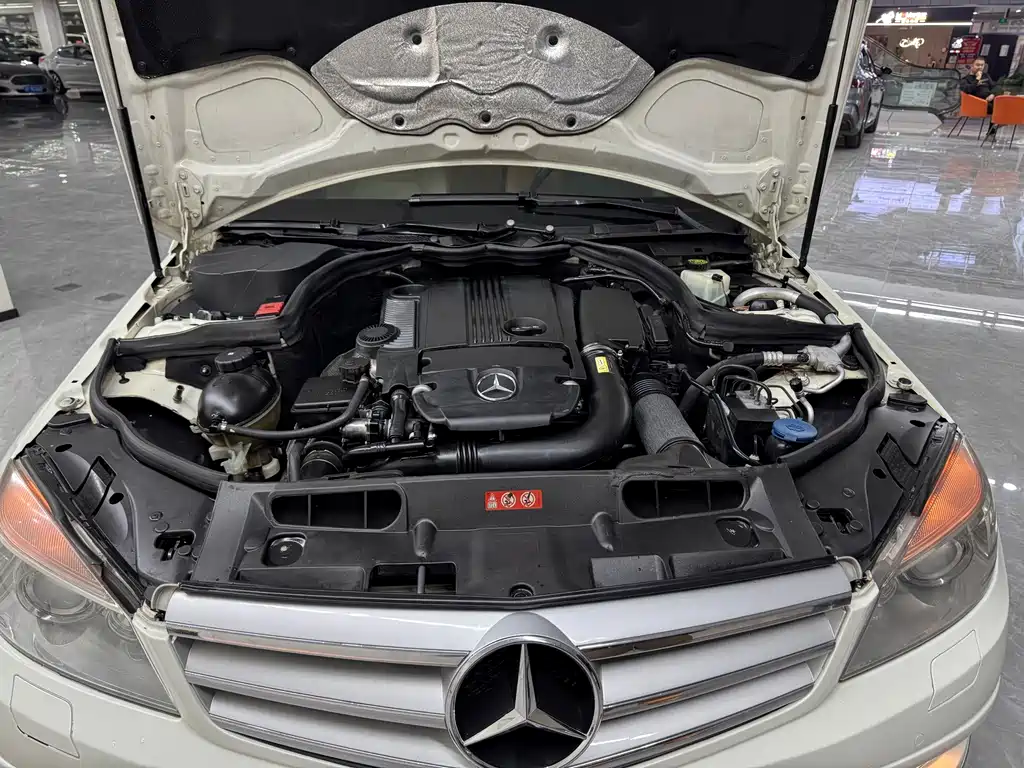 Mercedes-Benz C-Class 2011 — фото 16