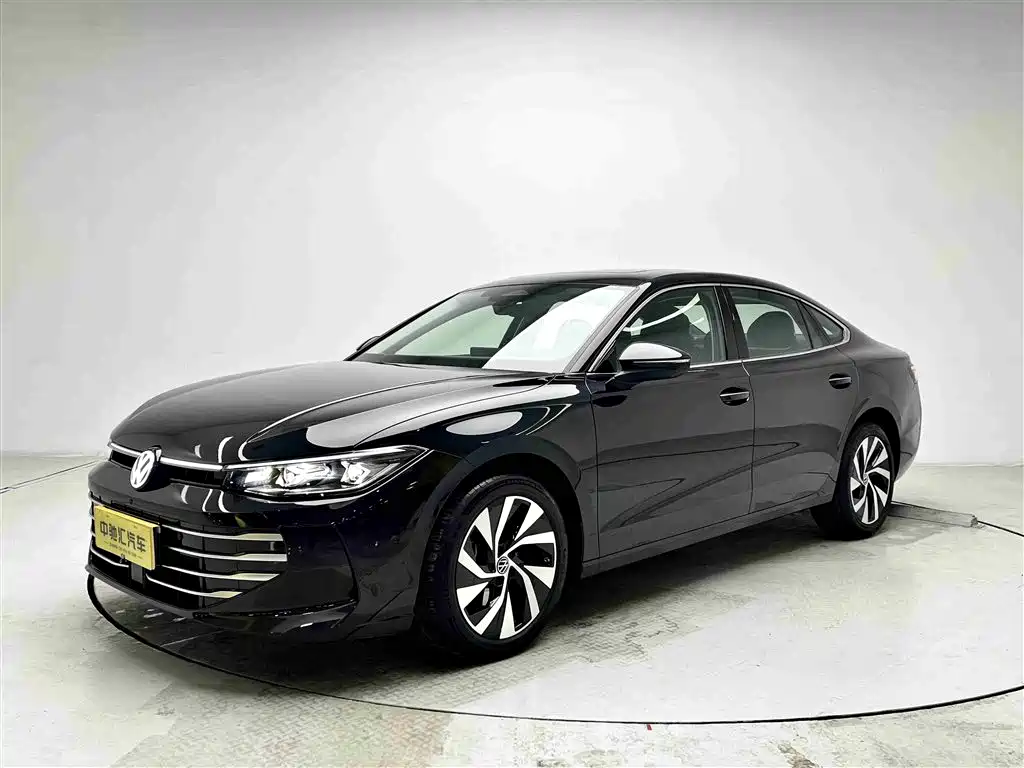 Volkswagen Passat 2025 — фото 1