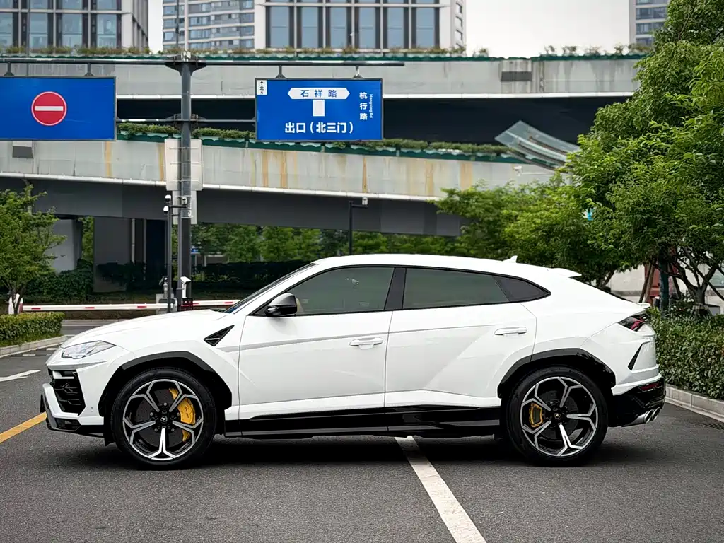 Lamborghini Urus 2022 — фото 4