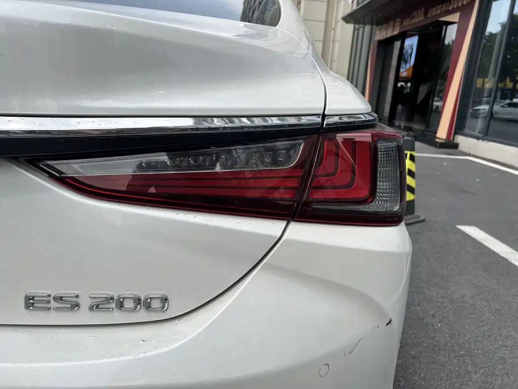 Lexus ES 2021 — фото 16