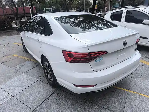 Volkswagen Sagitar 2020