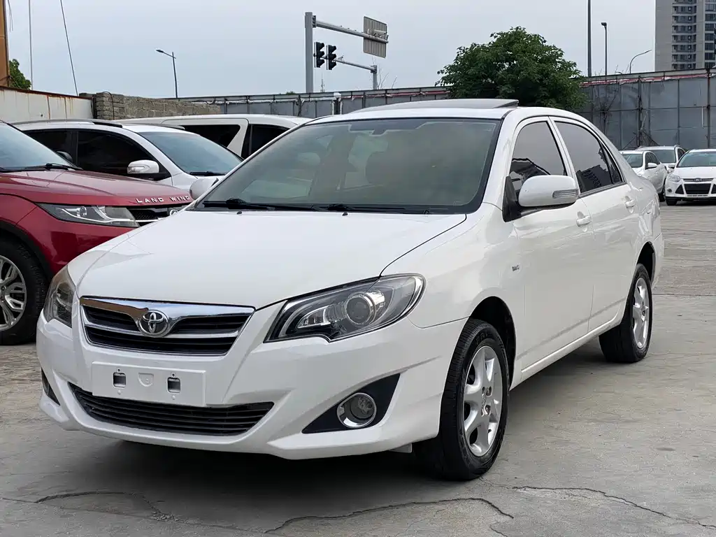 Toyota Corolla 2015 — фото 1
