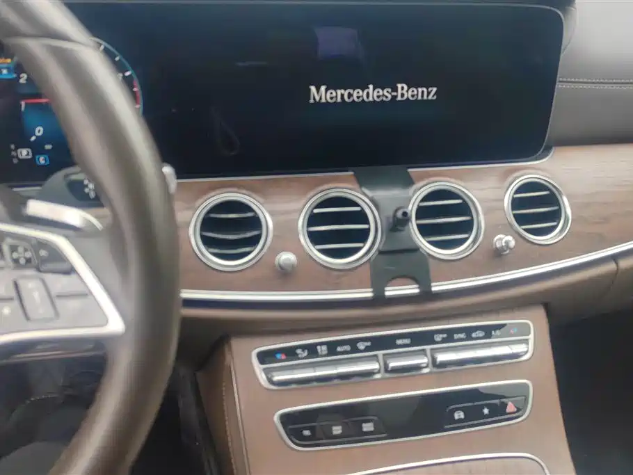 Mercedes-Benz E-Class 2023 — фото 13