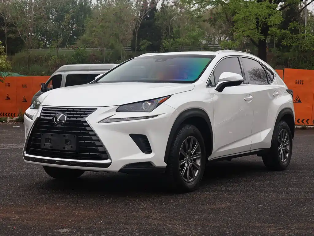 Lexus NX 2018 — фото 1