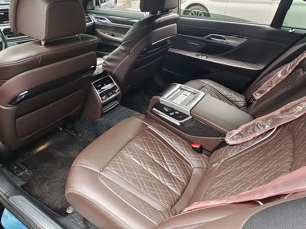 BMW 7 Series 2020 — фото 10
