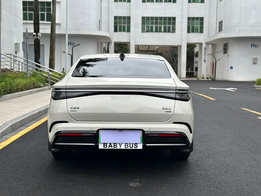 BYD Seal 07 DM-i 2025 — фото 5