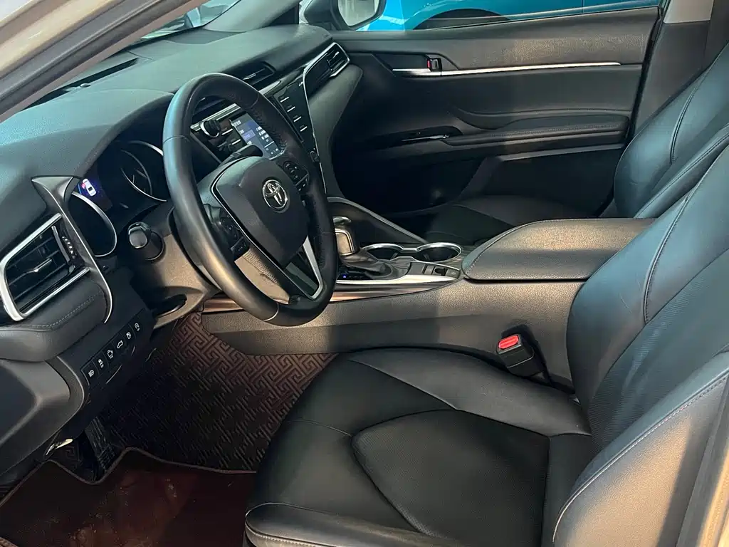 Toyota Camry 2018 — фото 7