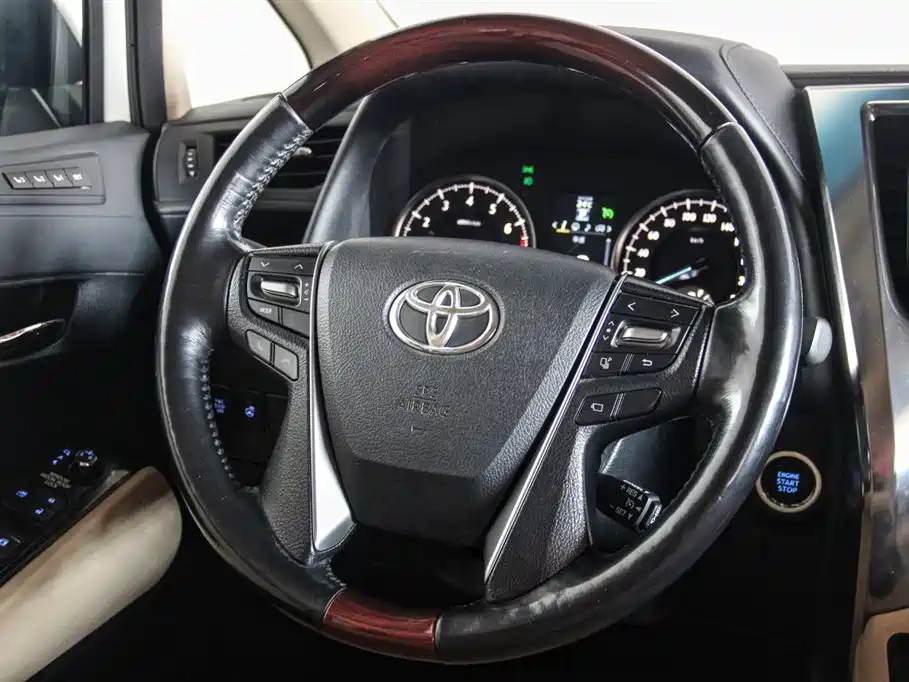 Toyota Alphard 2017 — фото 16