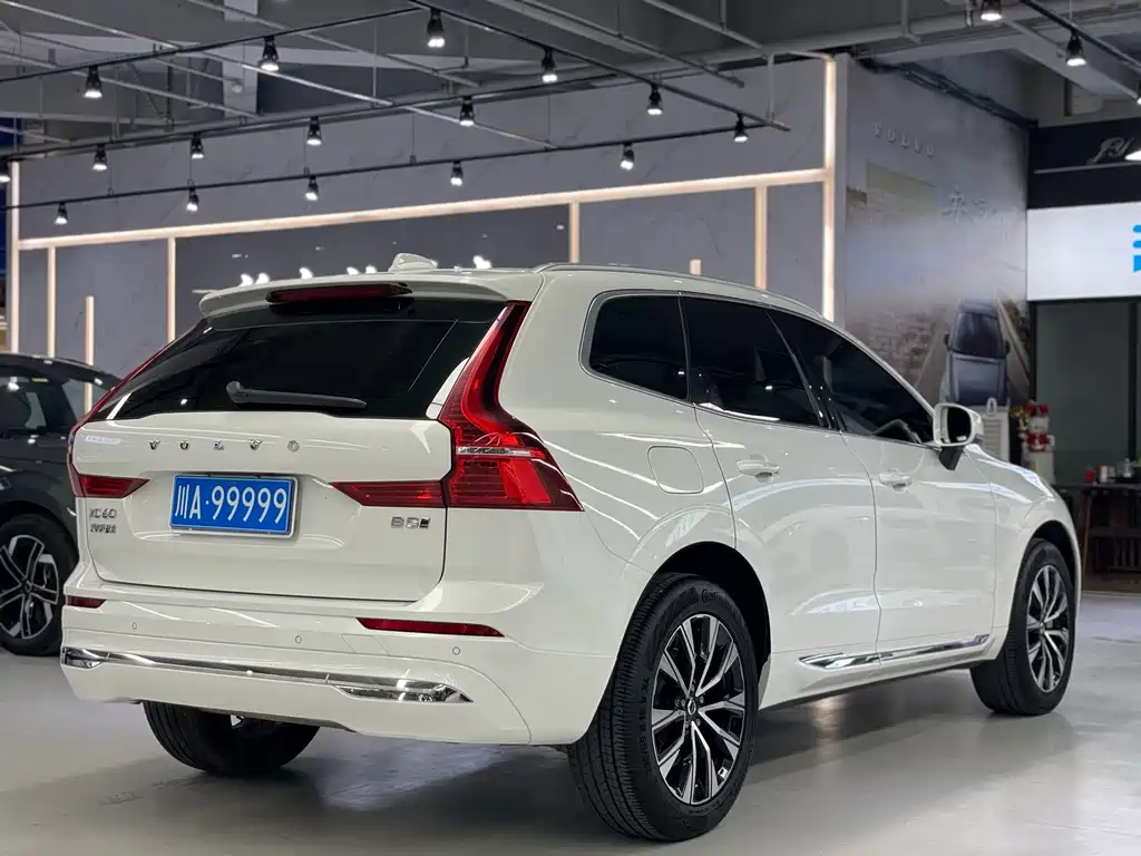 Volvo XC60 2022 — фото 11