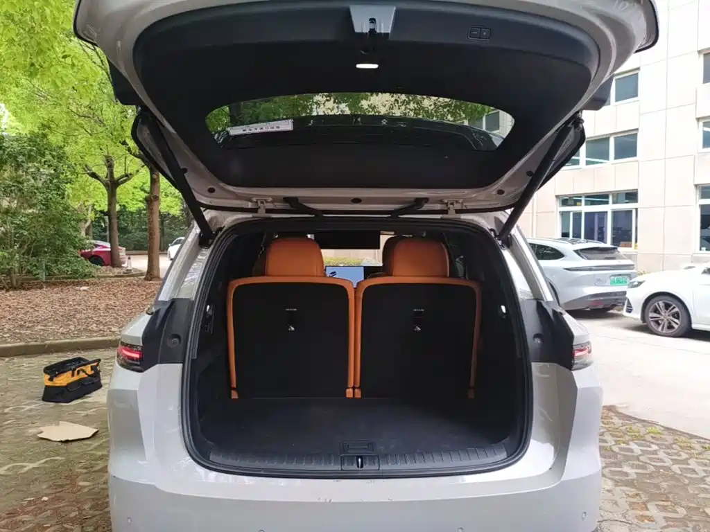 Li Auto i8 2025 — фото 15