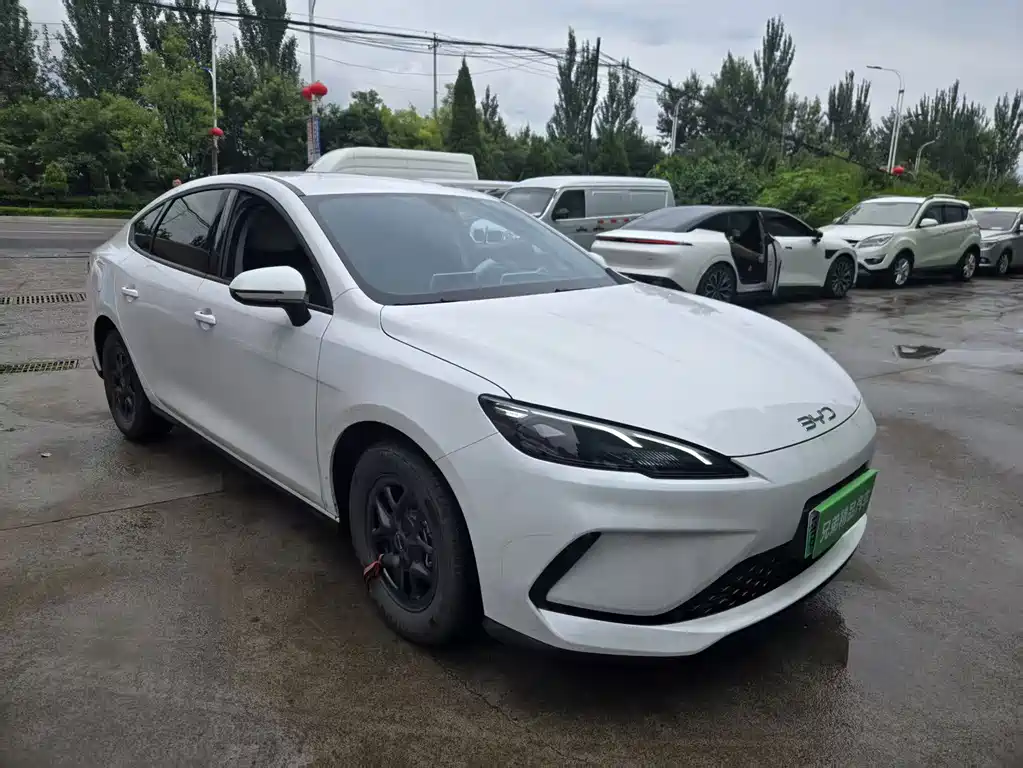 BYD Seal 05 DM-i 2025 — фото 2