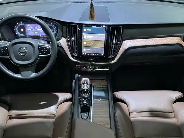 Volvo XC60 2022