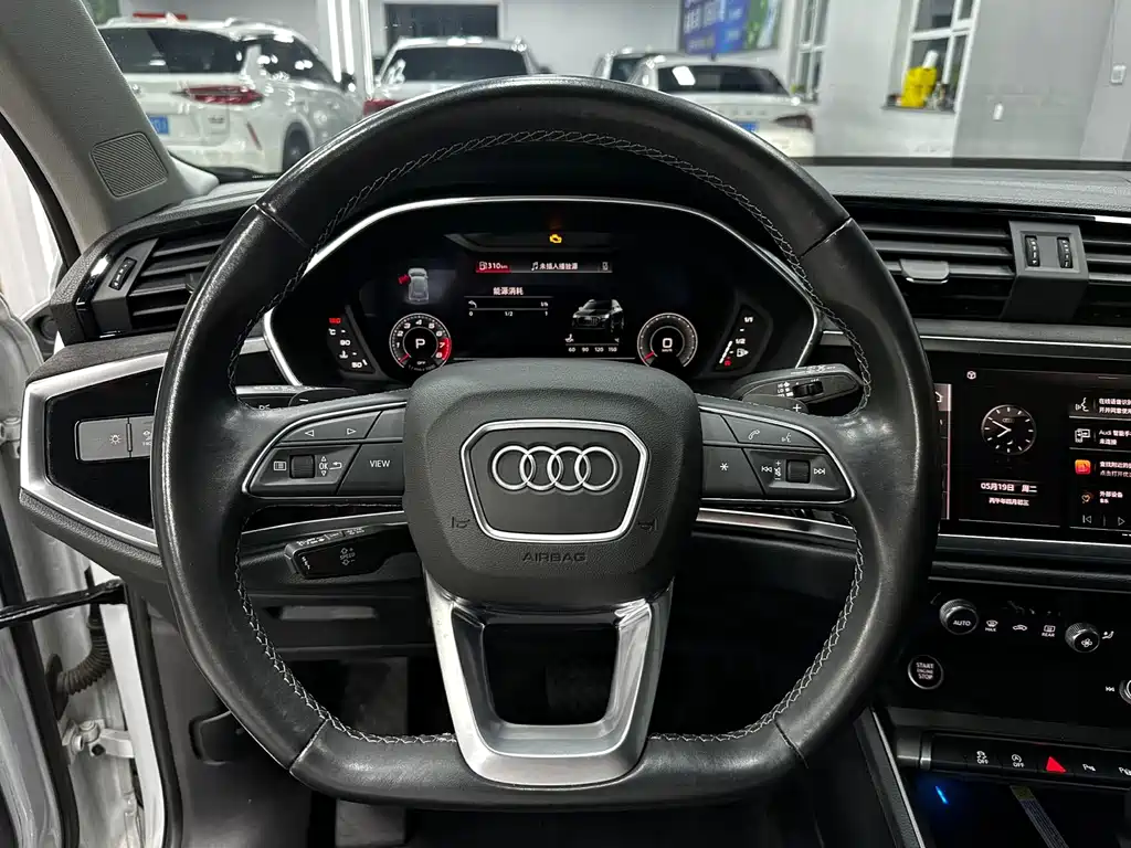 Audi Q3 2023 — фото 13