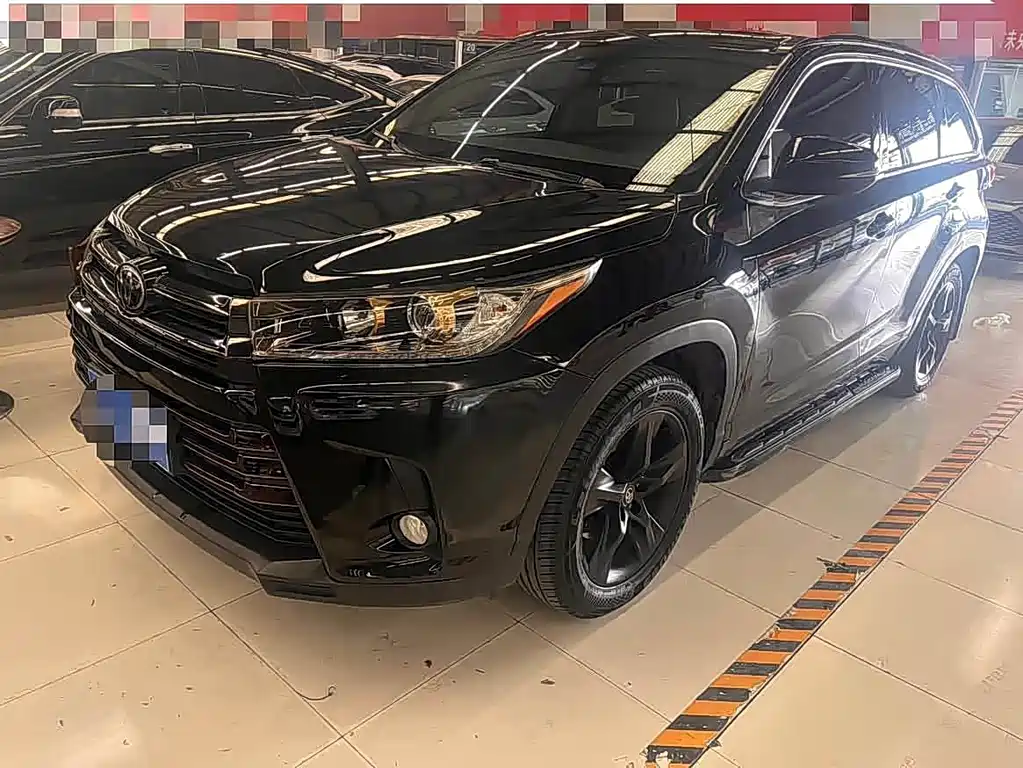 Toyota Highlander 2021 — фото 1