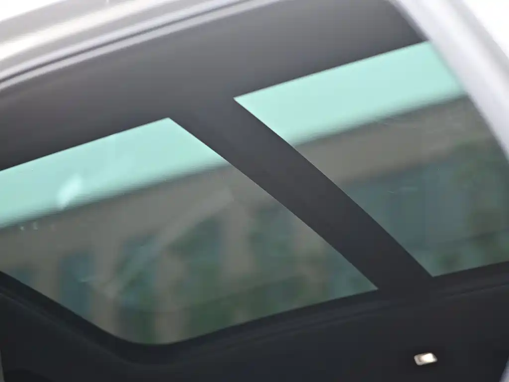 Volvo XC60 2022 — фото 13