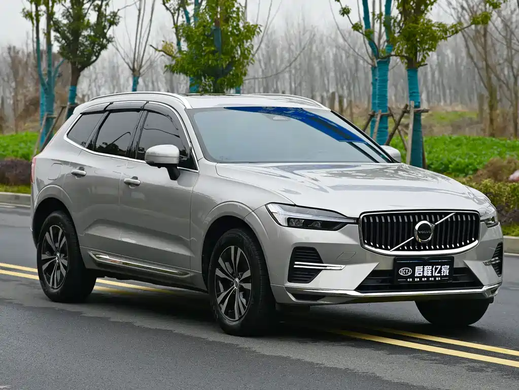 Volvo XC60 2022 — фото 3