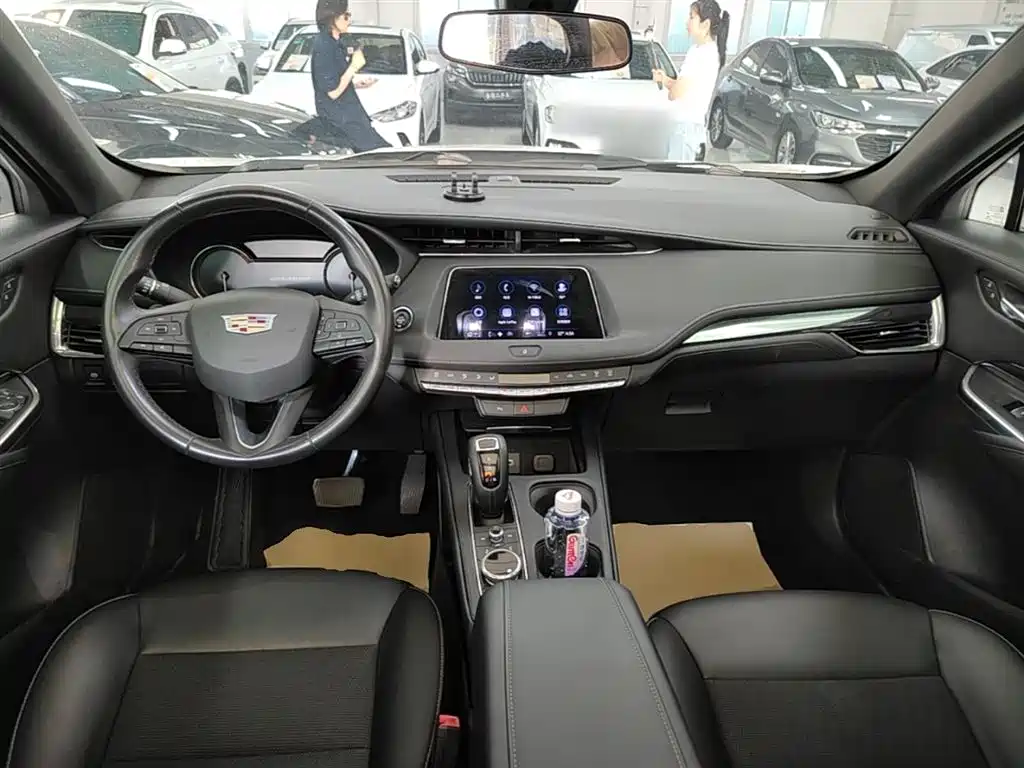 Cadillac XT4 2019 — фото 10