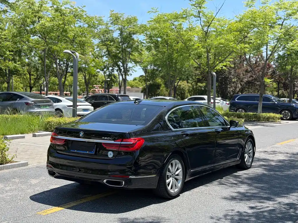 BMW 7 Series 2016 — фото 14