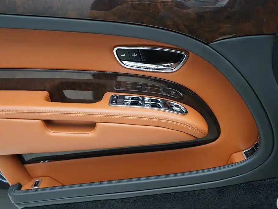 Bentley Mulsanne 2016 — фото 13