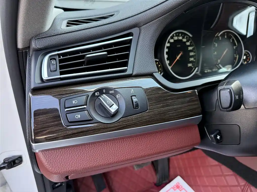 BMW 7 Series 2015 — фото 13