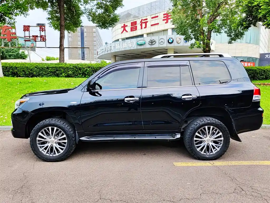Lexus LX 2011 — фото 3