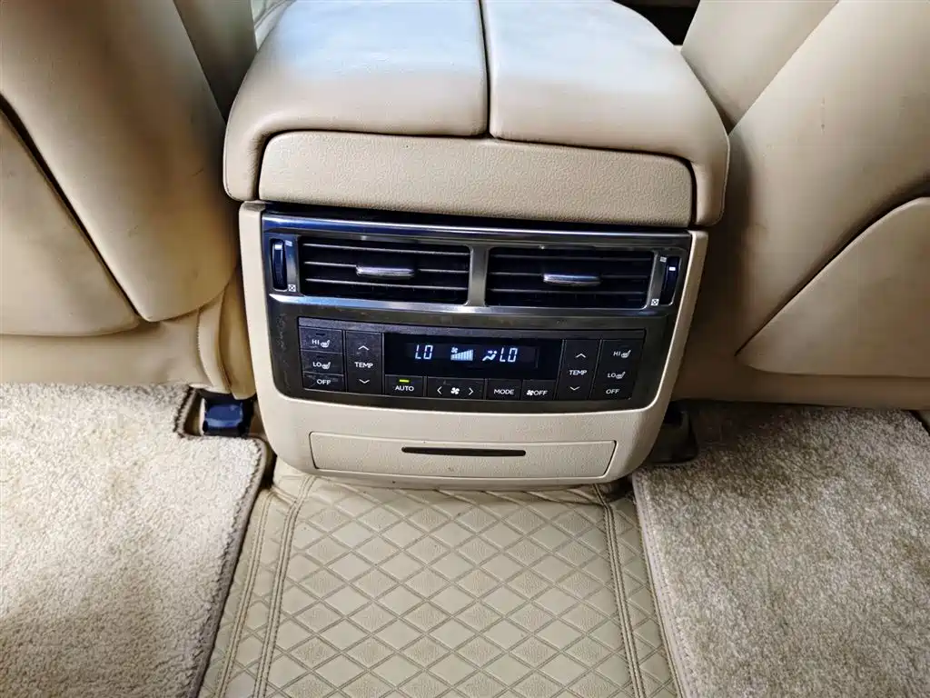 Lexus LX 2011 — фото 17