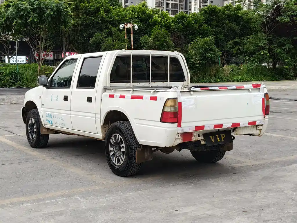 Isuzu Pickup 2015 — фото 7