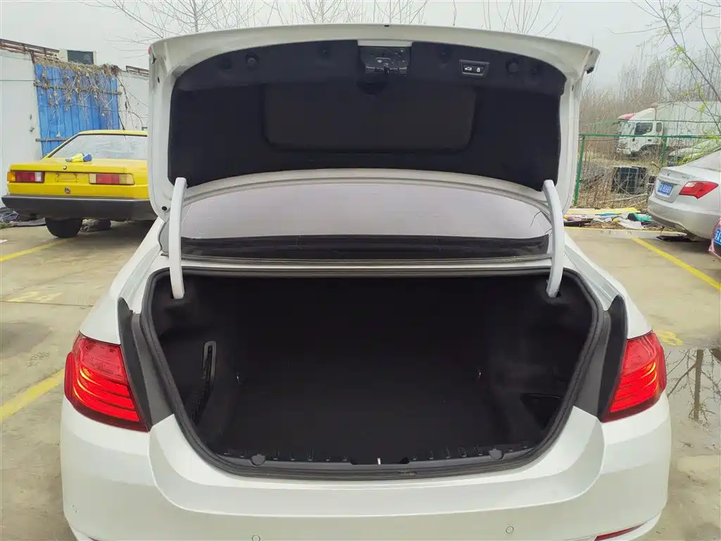 BMW 5 Series 2015 — фото 19