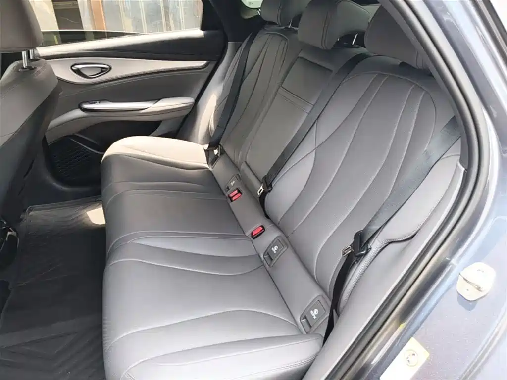 BYD Seal 07 DM-i 2024 — фото 17