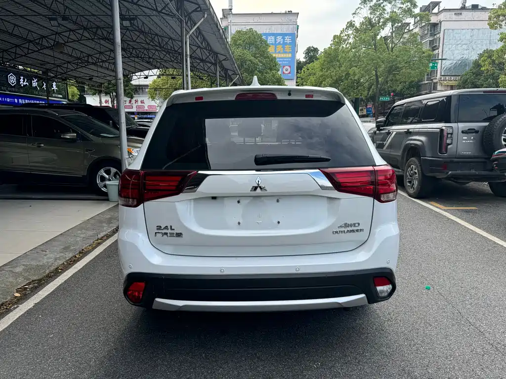 Mitsubishi Outlander 2018 — фото 6