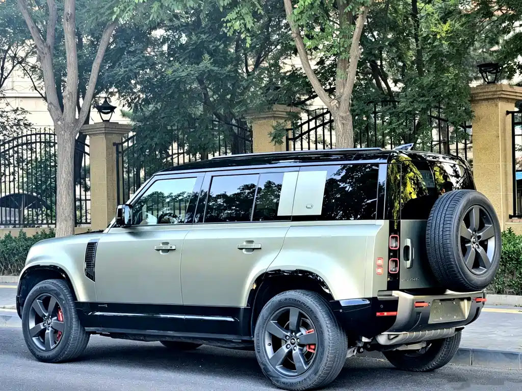 Land Rover Defender 2023 — фото 3