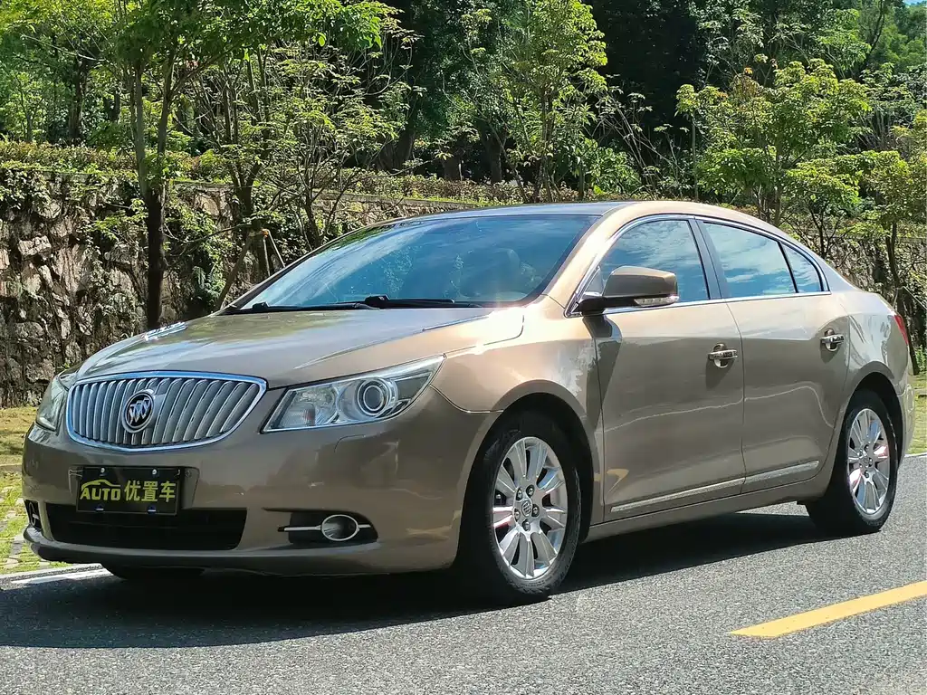 Buick LaCrosse 2011 — фото 1