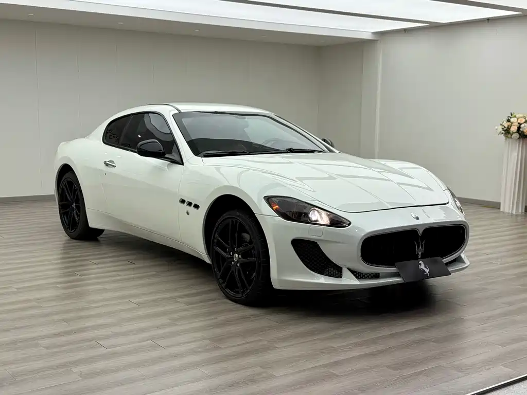Maserati GranTurismo 2013 — фото 3