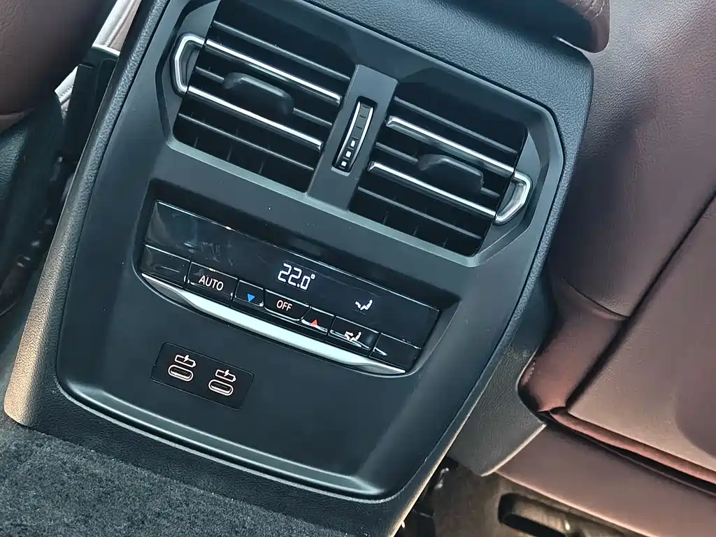 BMW 3 Series 2025 — фото 19