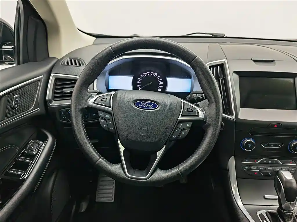 Ford Edge 2019 — фото 11