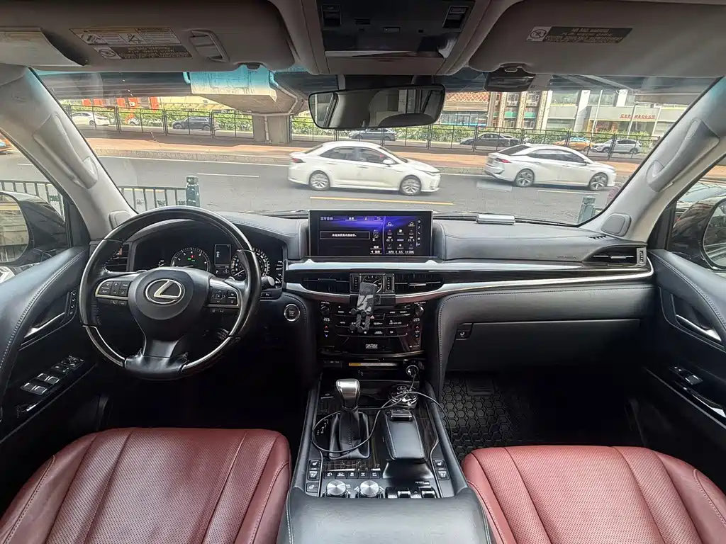 Lexus LX 2019 — фото 14