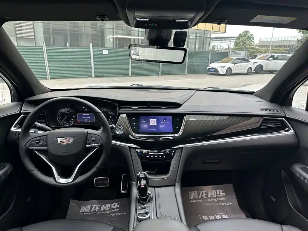 Cadillac XT6 2023 — фото 12
