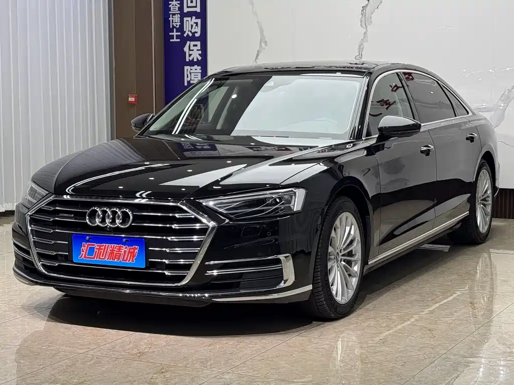 Audi A8 2018 — фото 1
