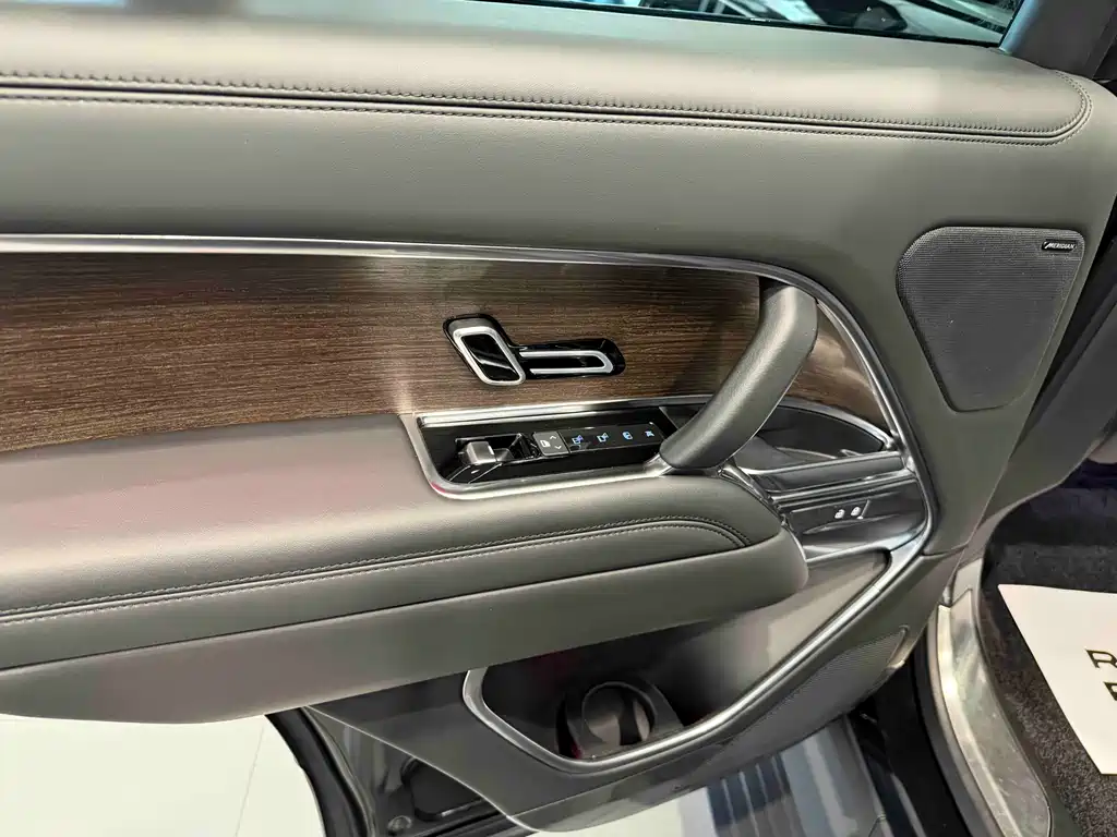 Land Rover Range Rover 2023 — фото 11