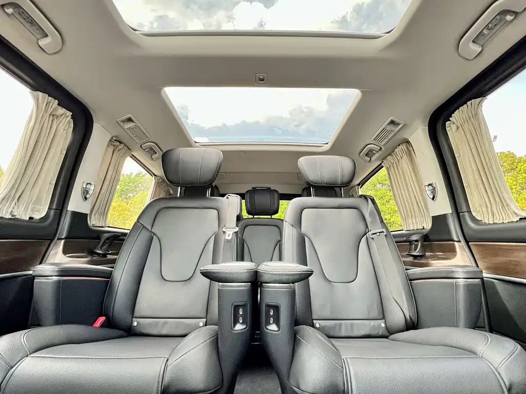 Mercedes-Benz V-Class 2020 — фото 13