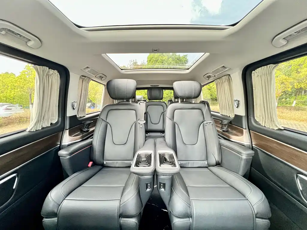 Mercedes-Benz V-Class 2020 — фото 14