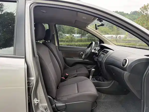 Nissan Livina 2012